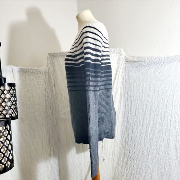 GAP Neutrals Striped Sweater Top Size Small - Picture 7 of 12